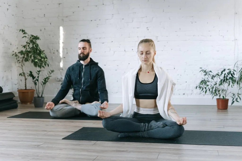 How Can Yoga Instructors Benefit from Using an Online Scheduling Platform?