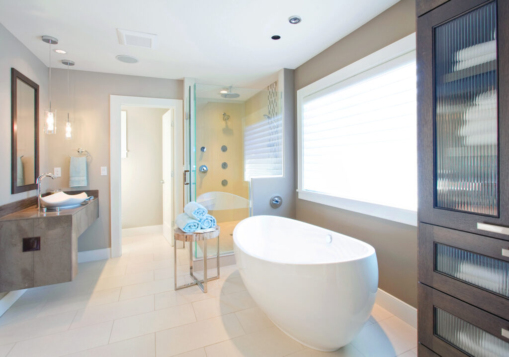 Modern Bathroom in Luxury Home