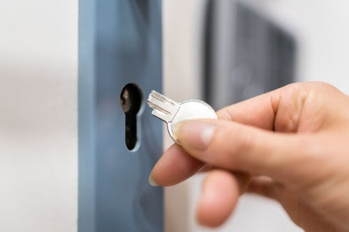 How Can an Emergency Locksmith Assist with Broken Keys?