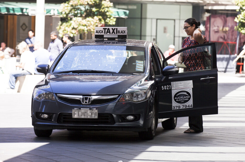 book taxi Auckland airport