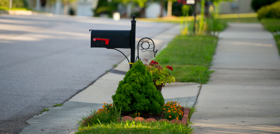 Large Black Outdoor Planters​