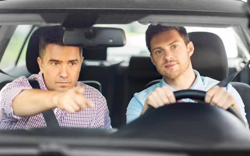 Signs You Should Enroll in a Driving School in Toronto